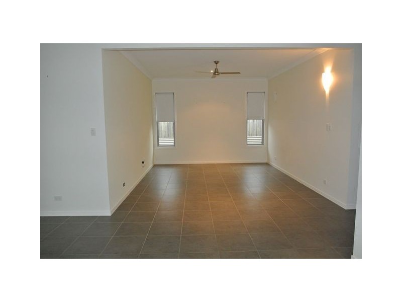 32 Lauradale Crescent, Ormeau QLD 4208