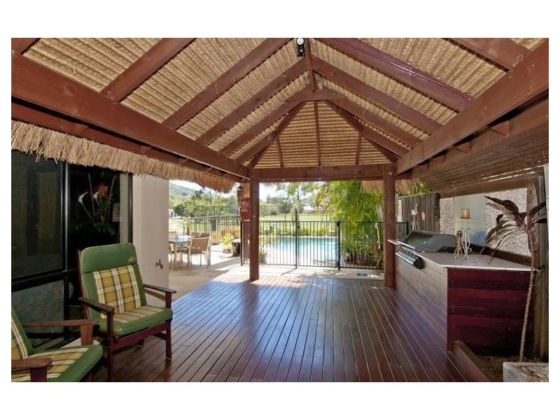 31 The Avenue, Windaroo QLD 4207