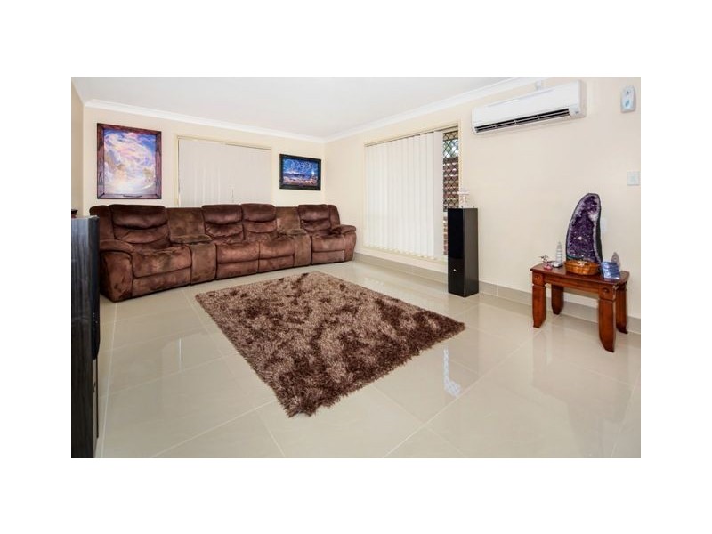 2 Bou Court, Edens Landing QLD 4207