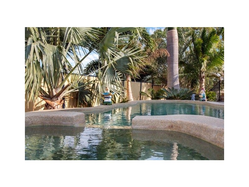 2 Bou Court, Edens Landing QLD 4207