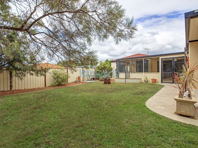 2 Kempe Pl, Edens Landing QLD 4207
