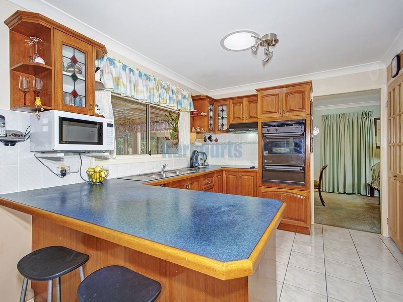 27 Duesbury Cr, Edens Landing QLD 4207