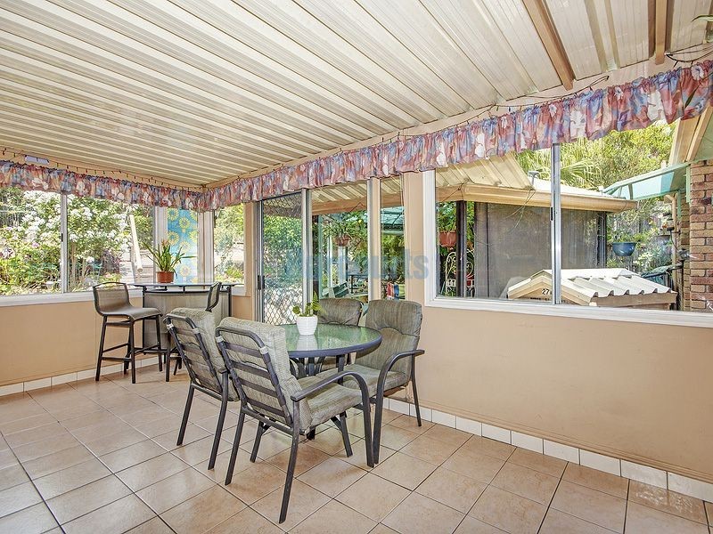 27 Duesbury Cr, Edens Landing QLD 4207