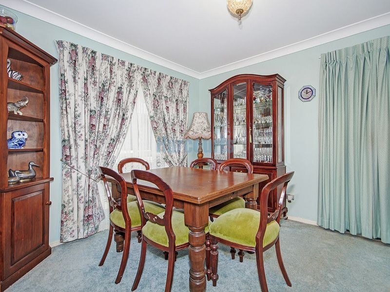 27 Duesbury Cr, Edens Landing QLD 4207