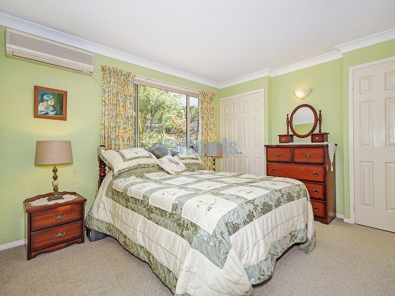 27 Duesbury Cr, Edens Landing QLD 4207