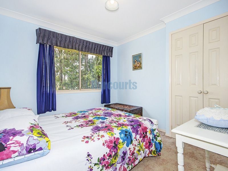 27 Duesbury Cr, Edens Landing QLD 4207