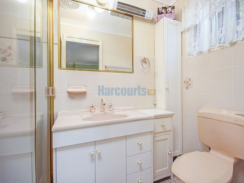 27 Duesbury Cr, Edens Landing QLD 4207