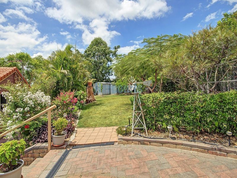 27 Duesbury Cr, Edens Landing QLD 4207