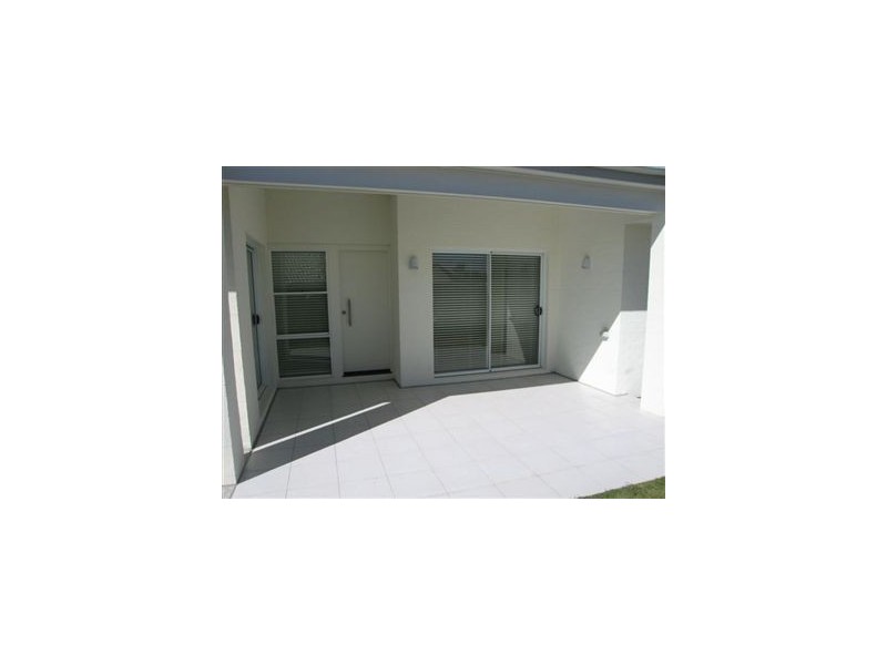 1/64 Castile Cres, Edens Landing QLD 4207