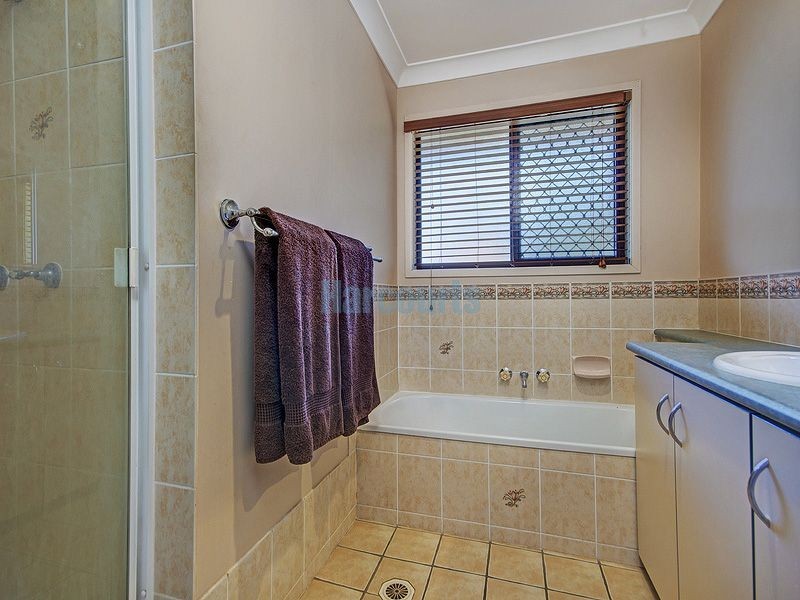 53 Avonmore St, Edens Landing QLD 4207