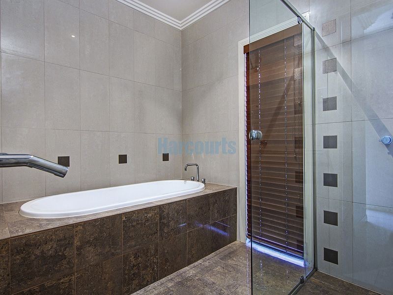 29 The Avenue, Windaroo QLD 4207