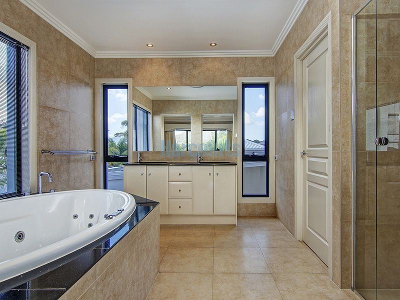 29 The Avenue, Windaroo QLD 4207