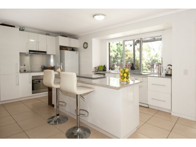 8 Eastwell Court, Mount Warren Park QLD 4207