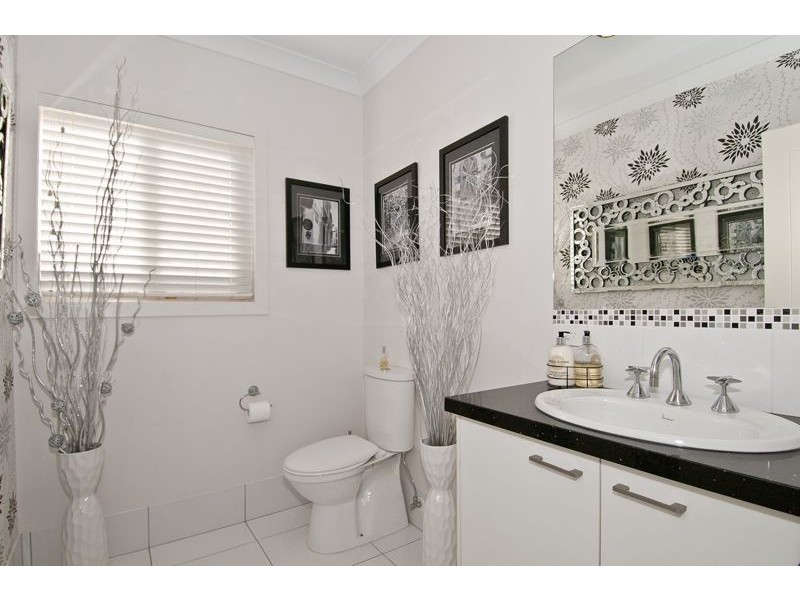 49 Long Island Drive, Windaroo QLD 4207