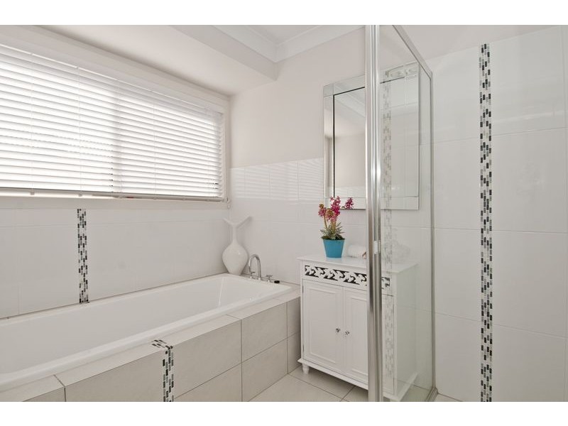 49 Long Island Drive, Windaroo QLD 4207