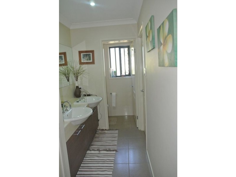 12 Emmaville Crescent, Ormeau QLD 4208