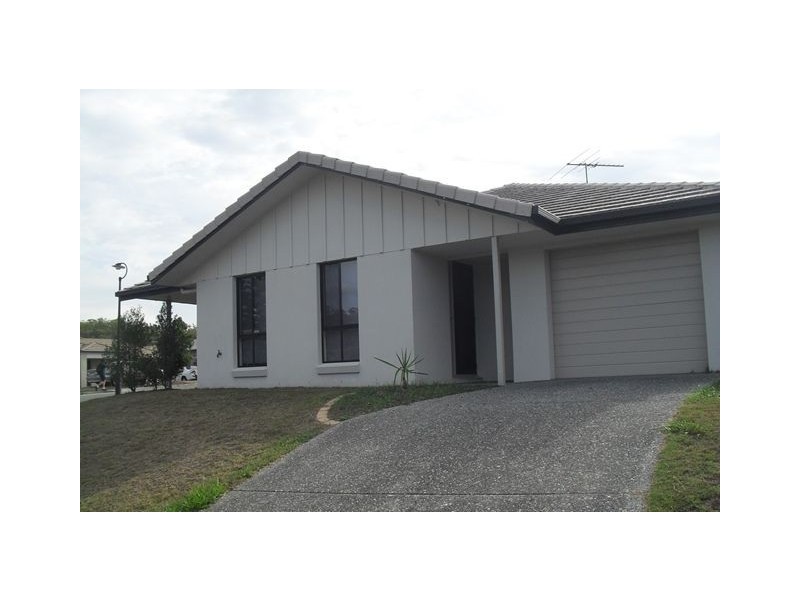 2/2 Wyndham Circuit, Holmview QLD 4207