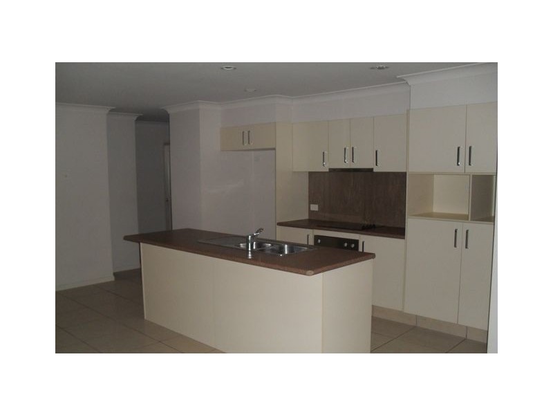 2/2 Wyndham Circuit, Holmview QLD 4207