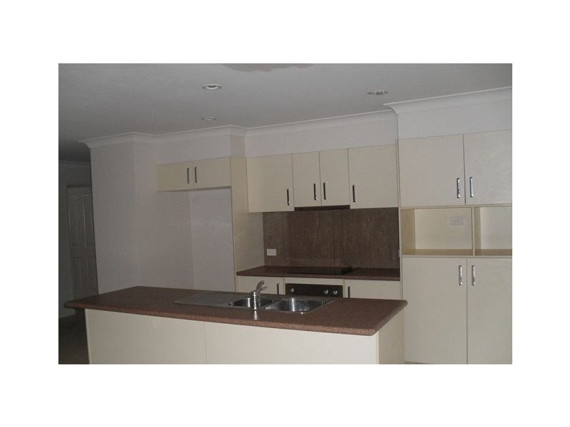 2/2 Wyndham Circuit, Holmview QLD 4207