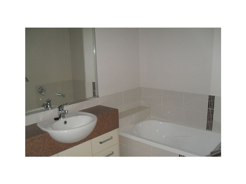 2/2 Wyndham Circuit, Holmview QLD 4207