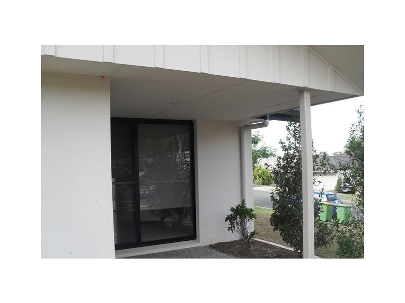 2/2 Wyndham Circuit, Holmview QLD 4207