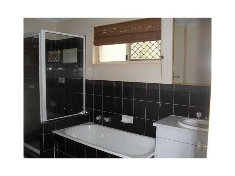 5 Maggie Court, Edens Landing QLD 4207