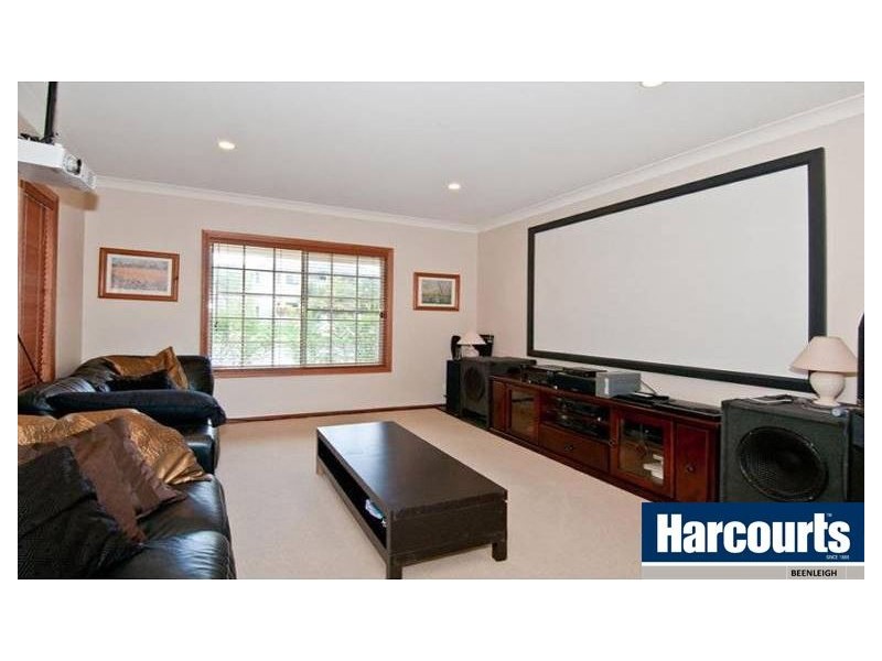 4 Riverside Tce, Windaroo QLD 4207