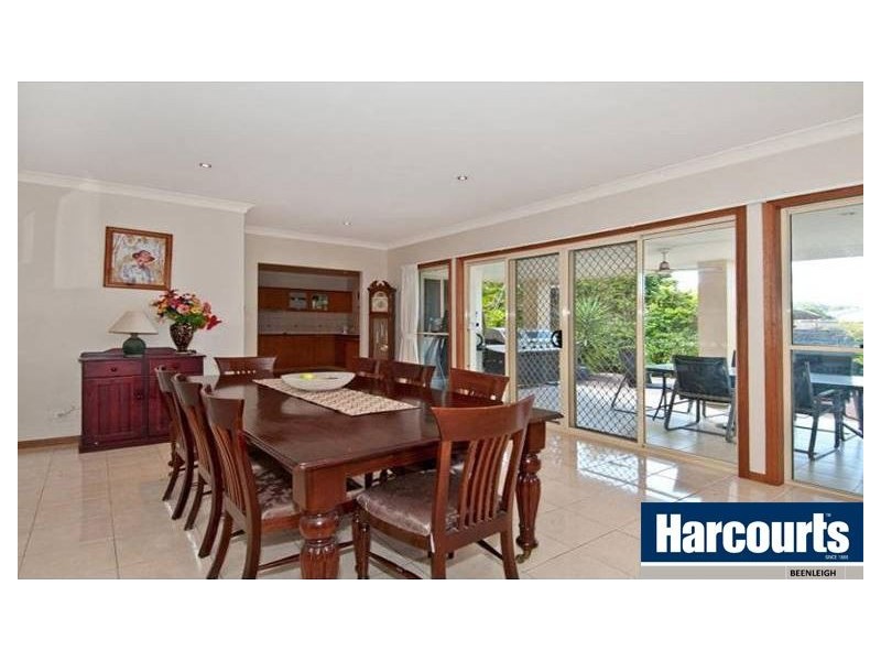 4 Riverside Tce, Windaroo QLD 4207
