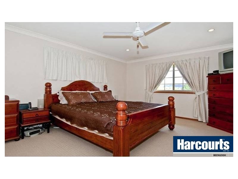 4 Riverside Tce, Windaroo QLD 4207