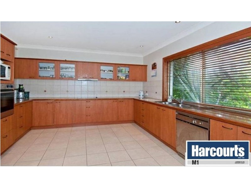 4 Riverside Tce, Windaroo QLD 4207