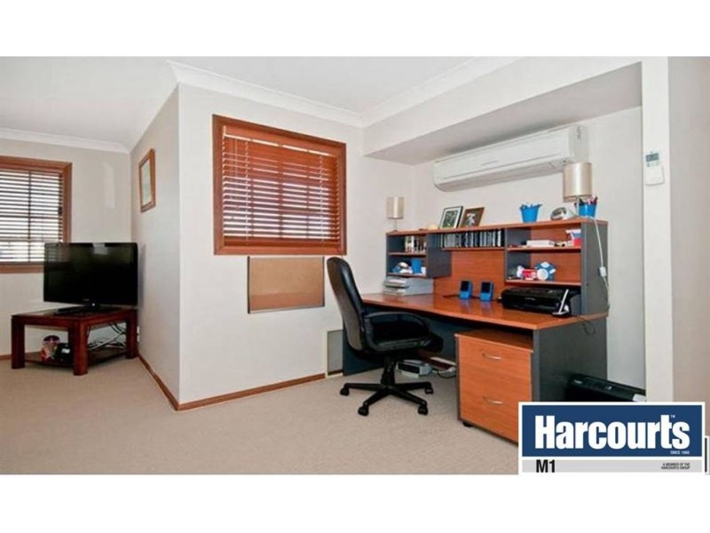 4 Riverside Tce, Windaroo QLD 4207