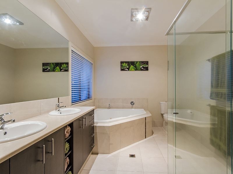 6 Abercrombie Cresent, Upper Coomera QLD 4209