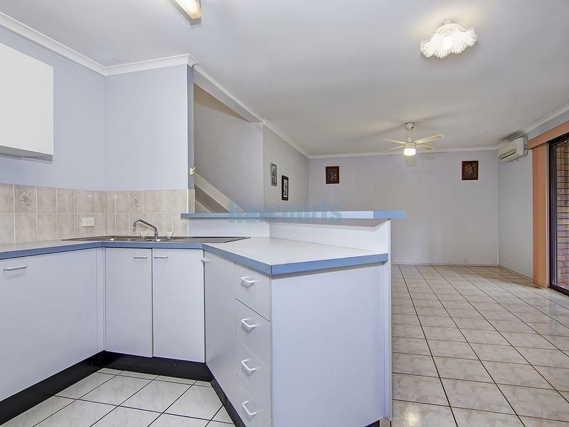 2/1 Delanty Crt, Edens Landing QLD 4207