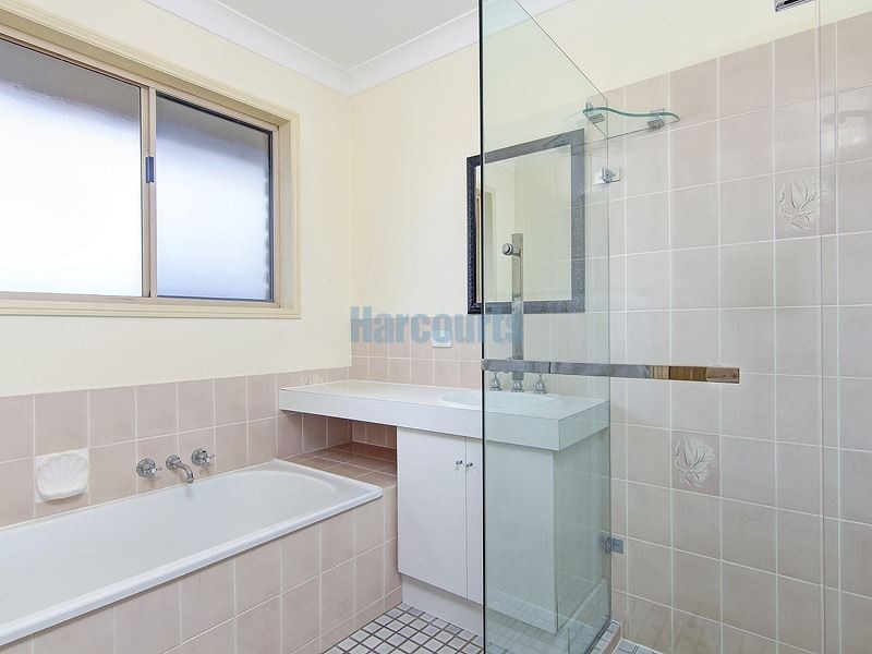 1 Tregana Cct, Edens Landing QLD 4207