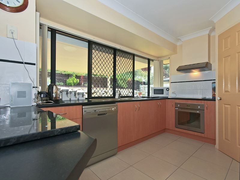 5 Richardson Court, Edens Landing QLD 4207