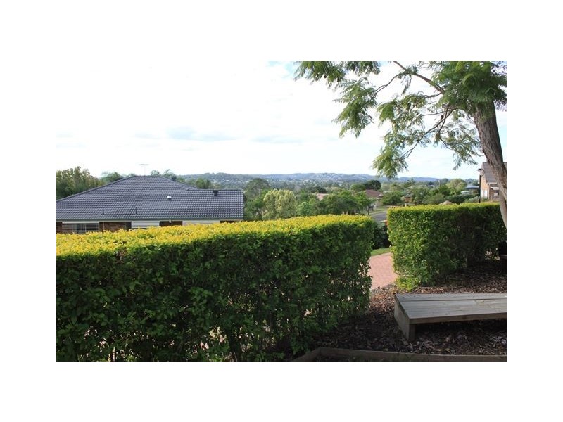 31 Wantana Cres, Edens Landing QLD 4207