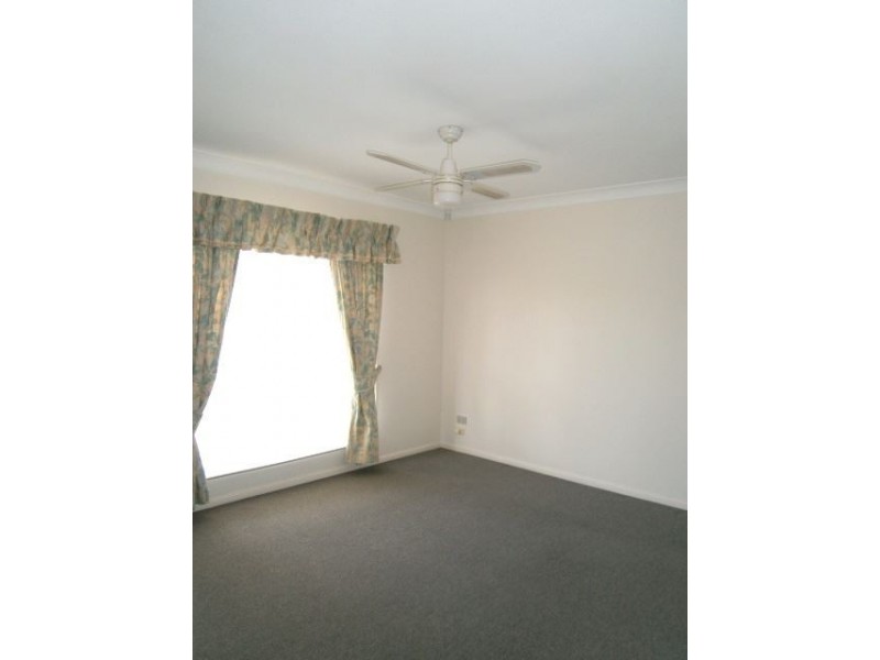 30 Duesbury Cres, Edens Landing QLD 4207