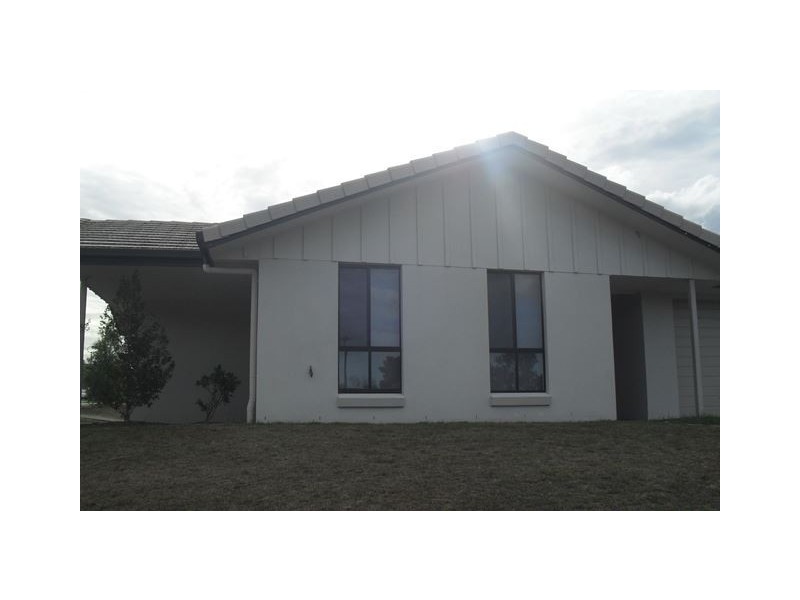 2/2 Wyndham Circuit, Holmview QLD 4207