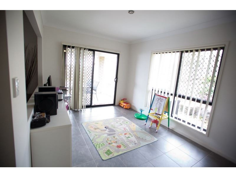 12 Benarkin Close, Waterford QLD 4133
