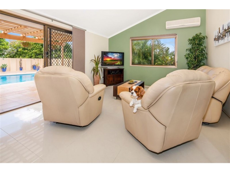 10 Kaiser Drive, Windaroo QLD 4207