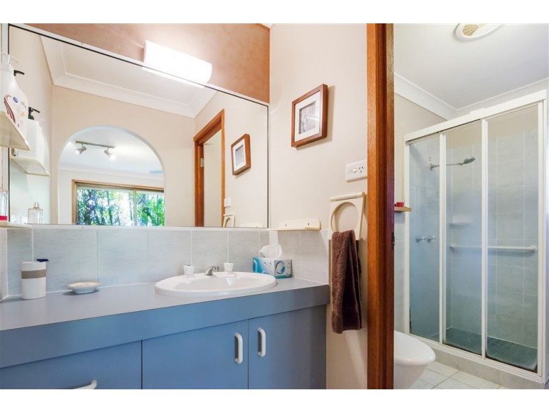 10 Kaiser Drive, Windaroo QLD 4207