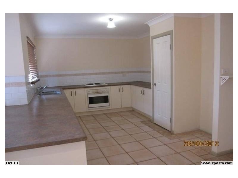 5 Vromans Crt, Edens Landing QLD 4207