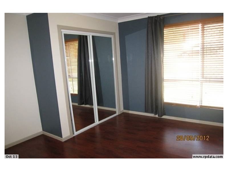 5 Vromans Crt, Edens Landing QLD 4207