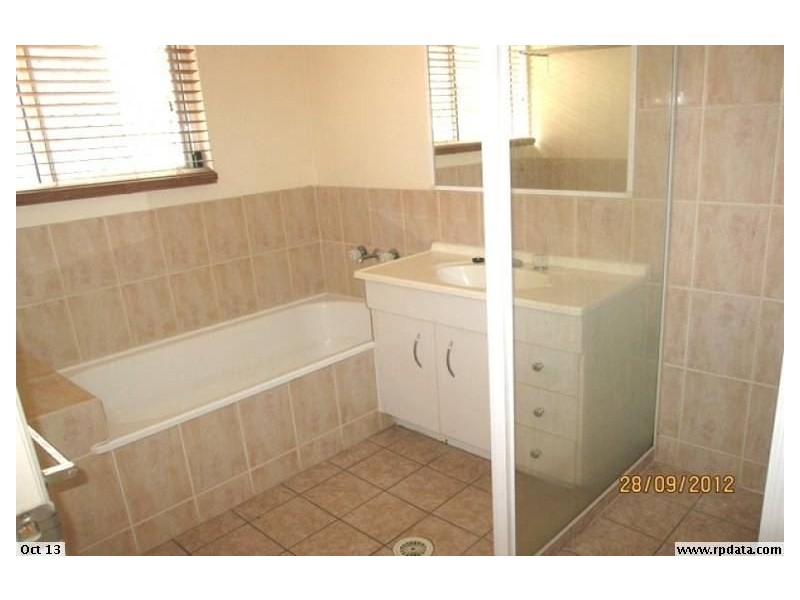 5 Vromans Crt, Edens Landing QLD 4207