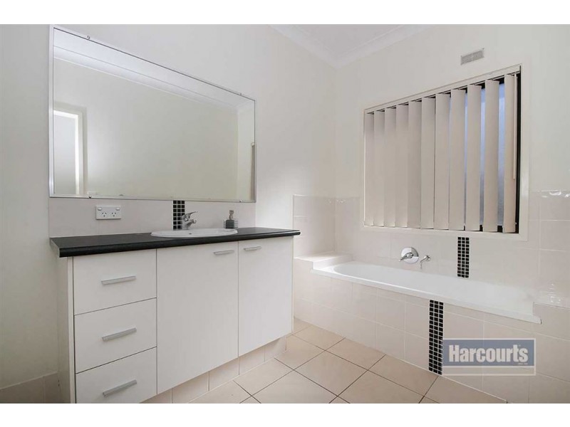 4 Waterclover Dr, Upper Coomera QLD 4209