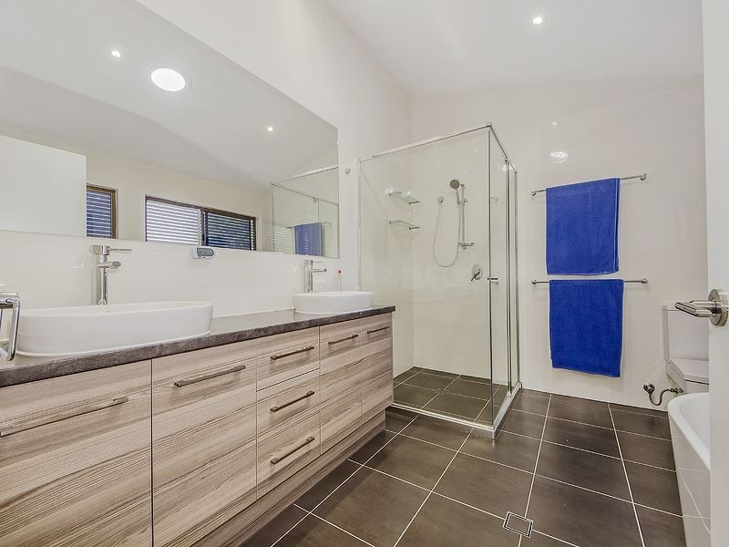 74 Colonsay Street, Middle Park QLD 4074