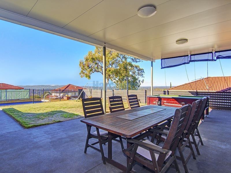 32 Hillside Crescent, Edens Landing QLD 4207