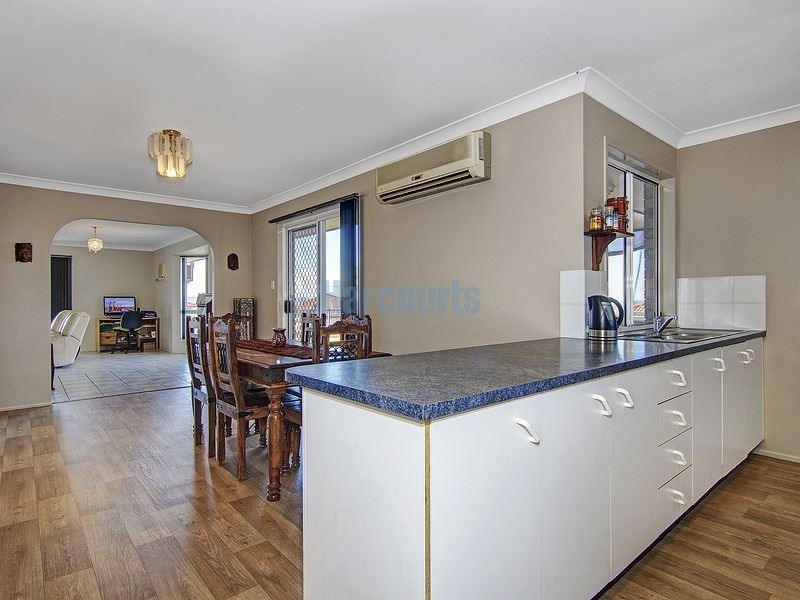 32 Hillside Crescent, Edens Landing QLD 4207