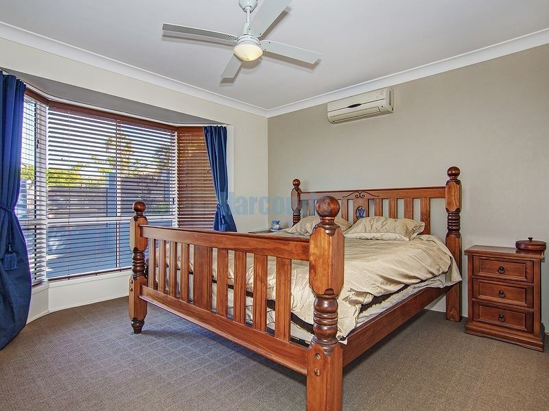 32 Hillside Crescent, Edens Landing QLD 4207