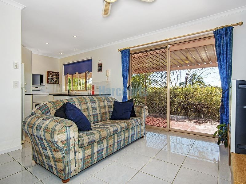 27 Wantana Cres, Edens Landing QLD 4207